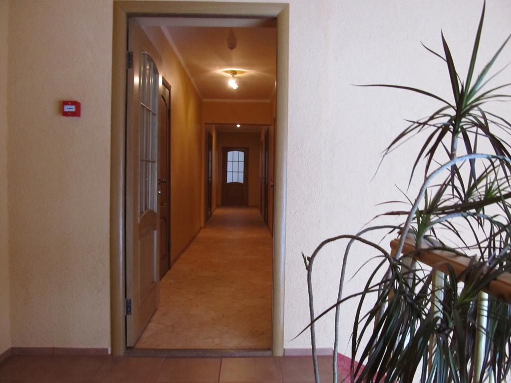 Hotel Viesu Maja Ezerkalns Krāslava Esterno foto