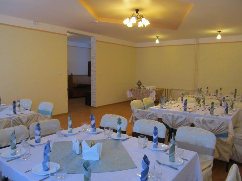 Hotel Viesu Maja Ezerkalns Krāslava Esterno foto