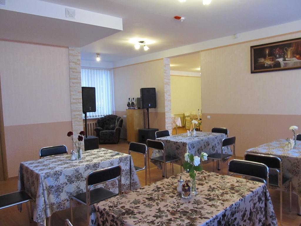 Hotel Viesu Maja Ezerkalns Krāslava Esterno foto