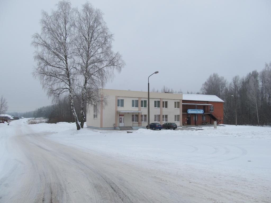 Hotel Viesu Maja Ezerkalns Krāslava Esterno foto