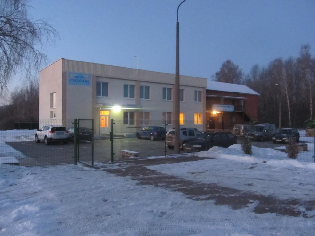 Hotel Viesu Maja Ezerkalns Krāslava Esterno foto