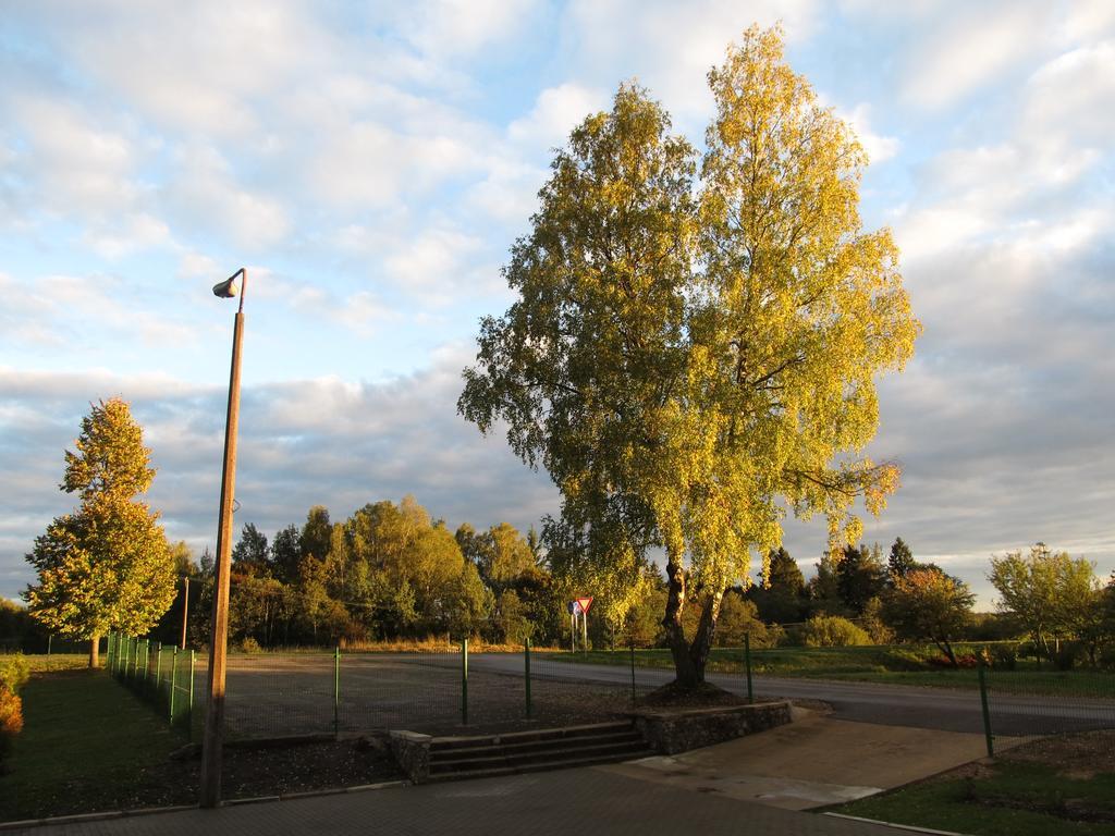 Hotel Viesu Maja Ezerkalns Krāslava Esterno foto
