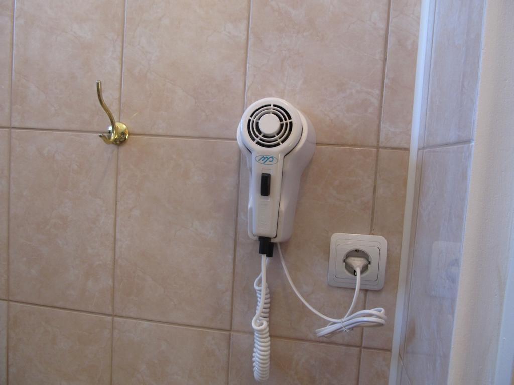 Hotel Viesu Maja Ezerkalns Krāslava Esterno foto
