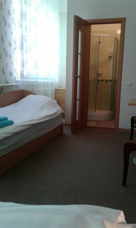 Hotel Viesu Maja Ezerkalns Krāslava Esterno foto