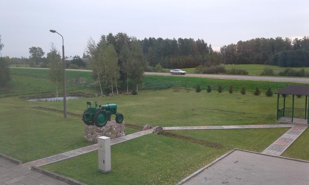 Hotel Viesu Maja Ezerkalns Krāslava Esterno foto